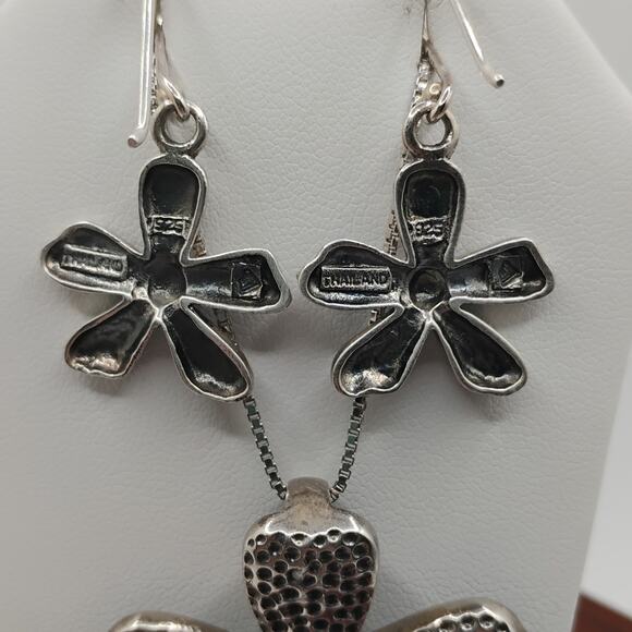 Retired Silpada Sterling Silver Daisy Pendant and Earrings - Picture 5 of 6